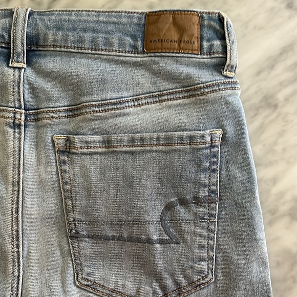 American Eagle Hi Rise Shortie shorts size 6. Features Peekaboo lace pockets! - Picture 3 of 7